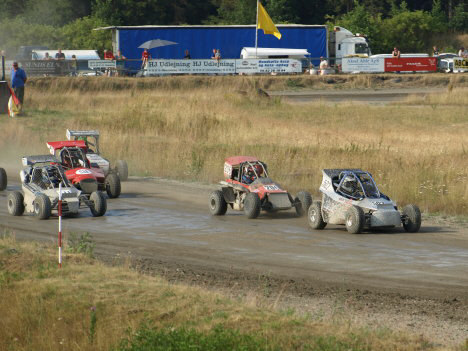 Keld Munkedal foran Stig Rolsted, Kim Klitlund, Daniel Arwidson og Jesper Jensen på Nørlund.